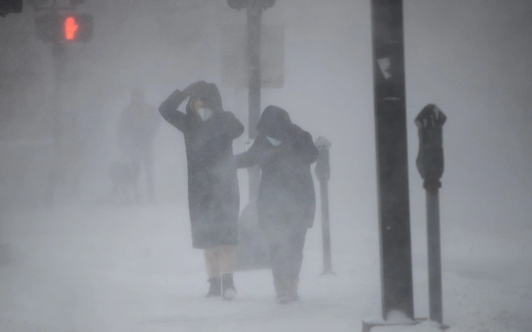 Nhiều bang của Mỹ ban bố tình trạng khẩn cấp do bão tuyết